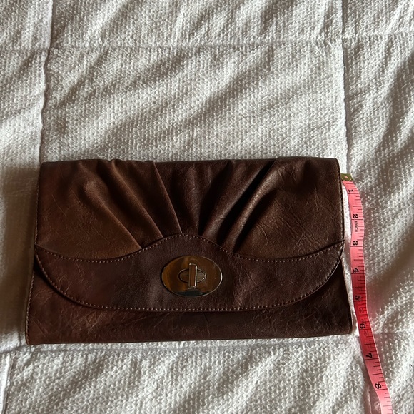 Bandolino brown leather clutch. - Picture 2 of 3